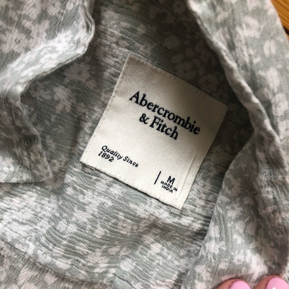 Abercrombie collared tie top